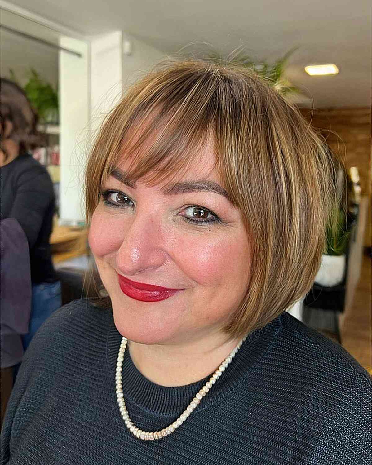 Jaw-Length Cropped Bob with Side-Swept Bangs on 40-Year-Old Ladies with Round Faces