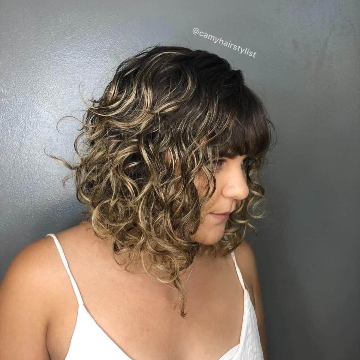 Curly angled lob with fringe