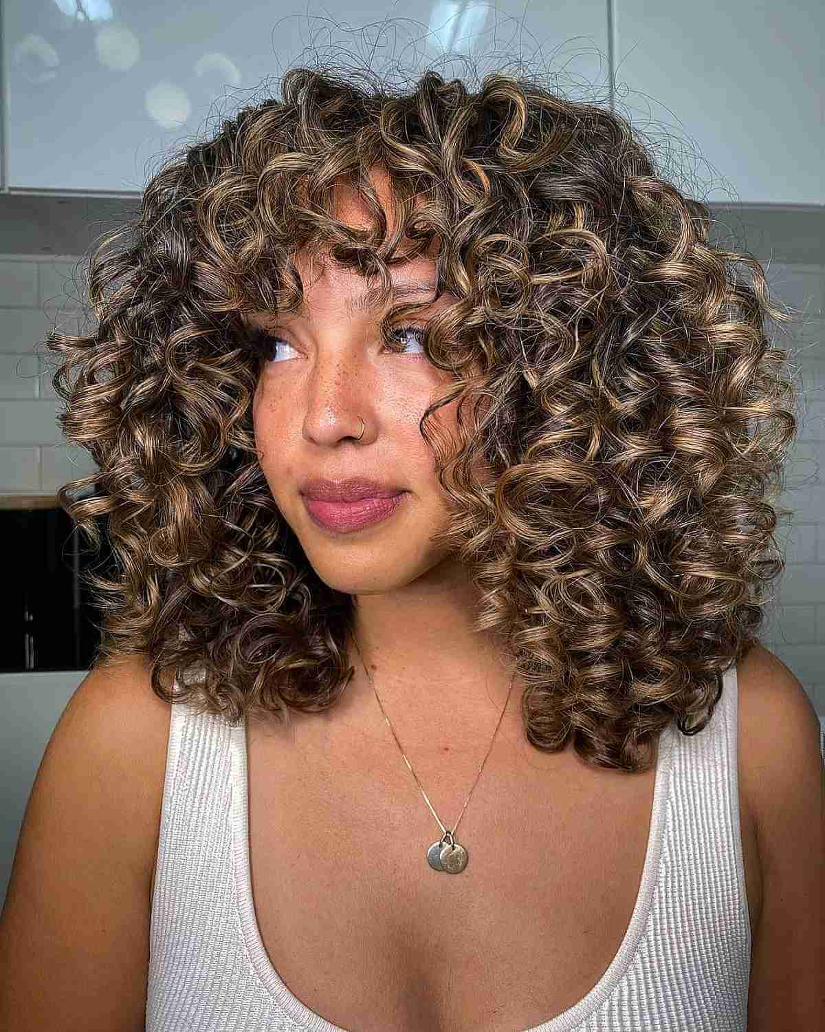 Beauty Therapy - Beautiful caramel highlights on curly hair ! 💛  #curlyhighlights #curls #curlytherapy #curlyhaircut #colochos #rizos  #beautytherapy #curlspecialist #curlyhaircolor #curlyhairproducts  #healthycurls #naturalcurls #curly | Facebook