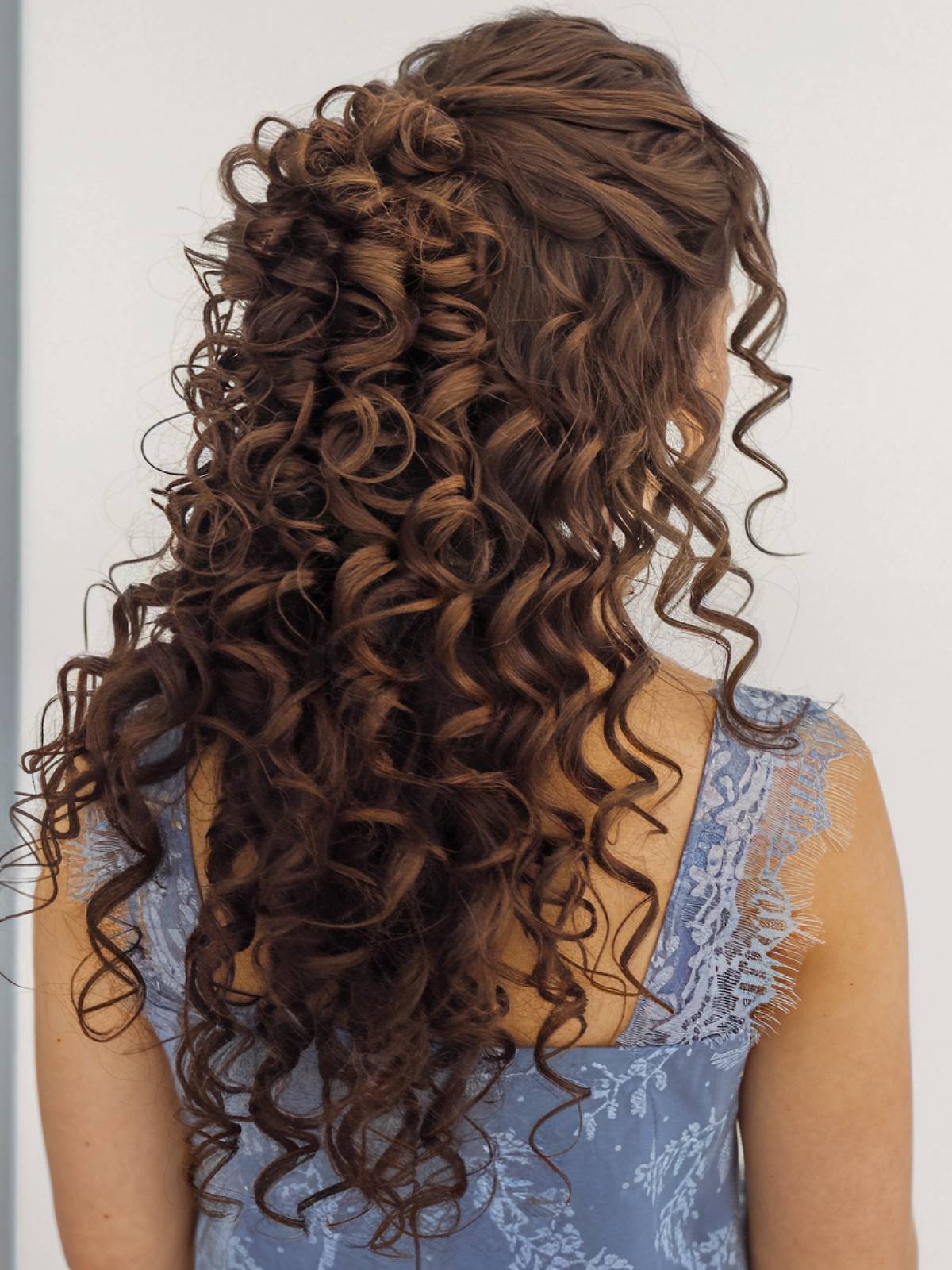 Curly hairstyle for long hair bridesmaid