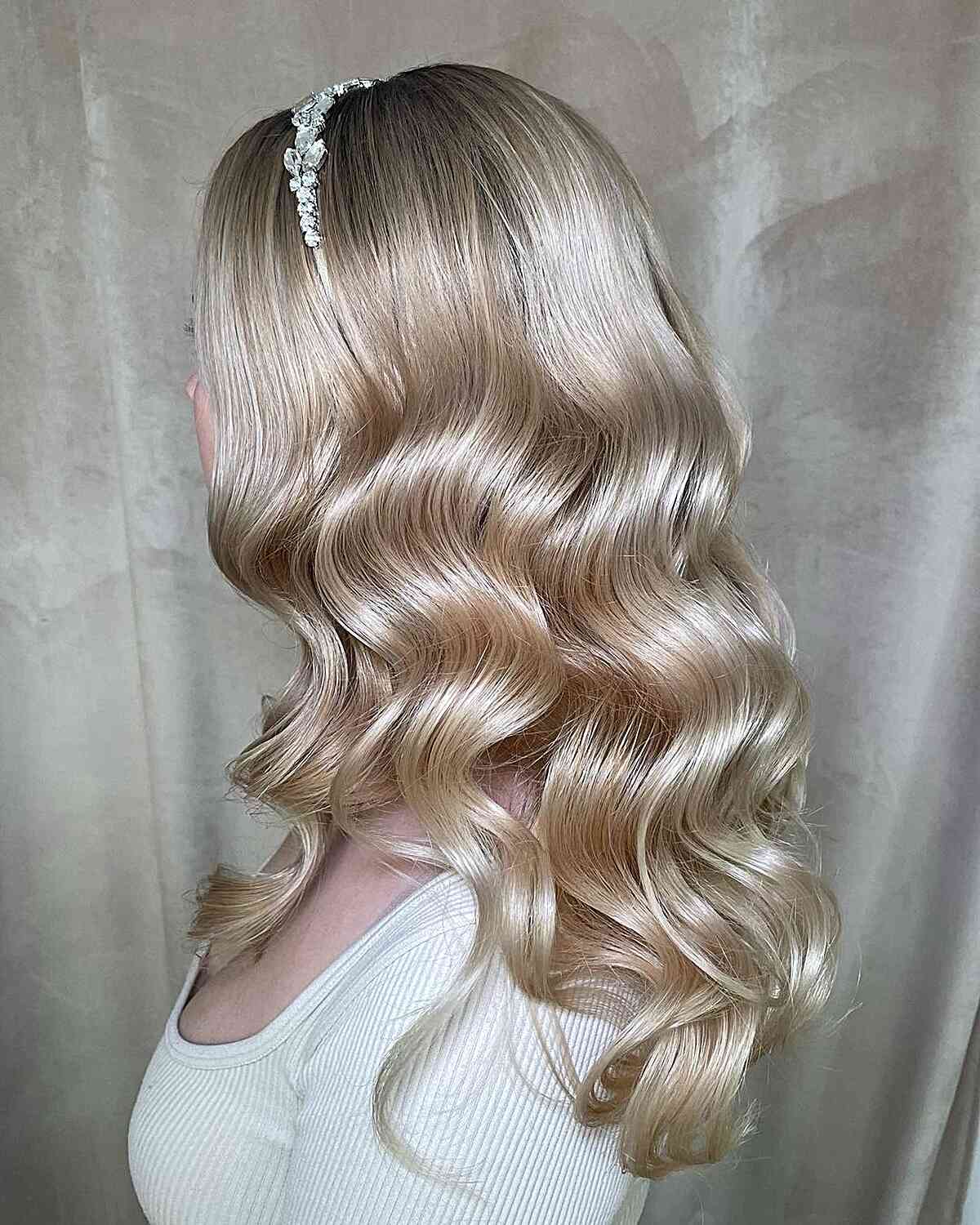 Cute Soft Wavy Rooted Blonde Hair for Prom Night
