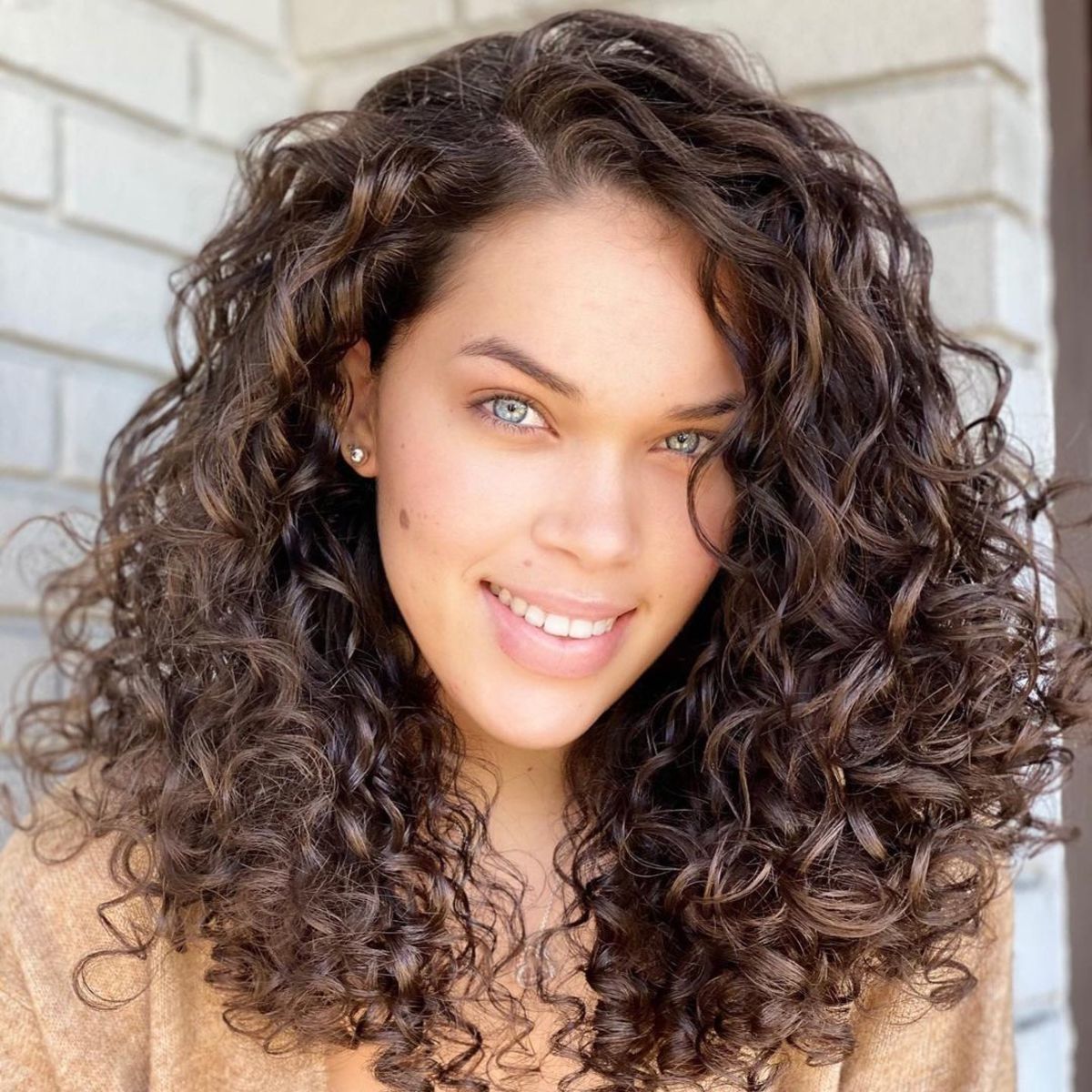 66 Best Shoulder Length Curly Hair Cuts & Styles in 2023
