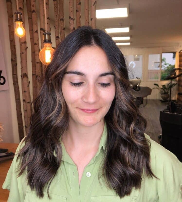 31 Amazing Examples of Dark Hair with Highlights for Incredible Contrast