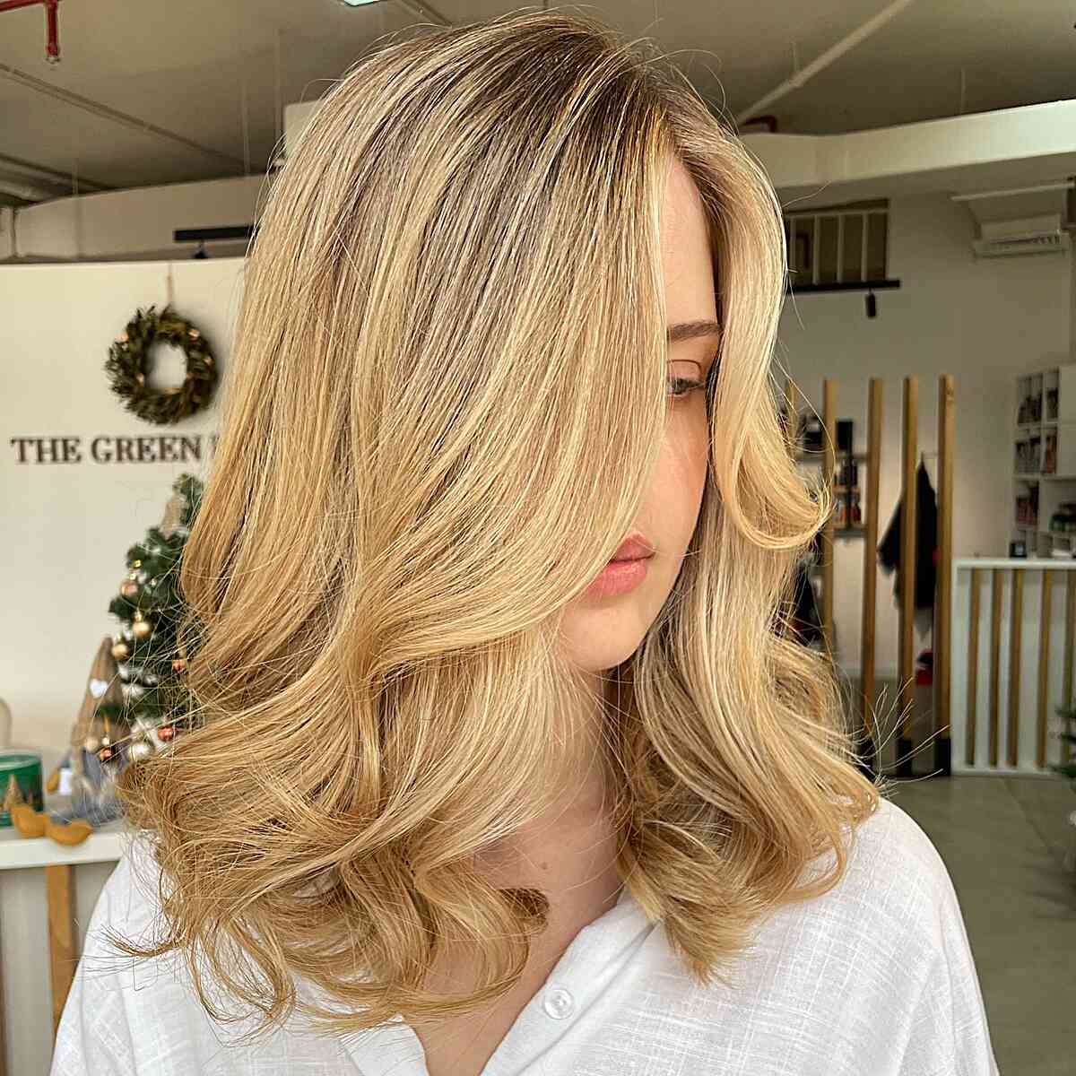 Dark-Rooted Bright Honey Blonde with Warm Highlighted Tones for Medium Hair