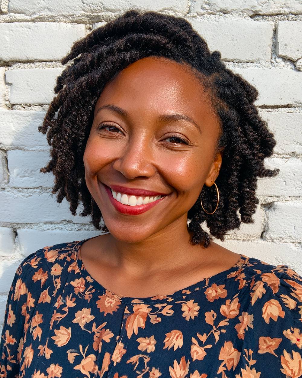 Defined twist-out bob on natural Type 4 hair with side part, perfect for short natural hairstyles with volume and texture