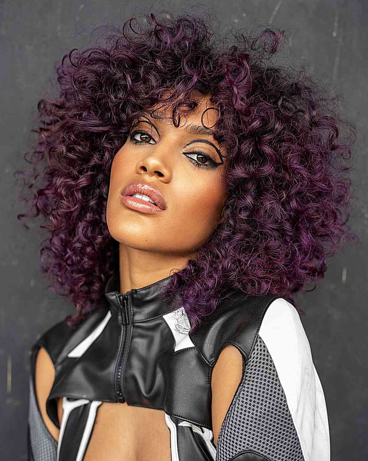 Dimensional and Voluminous Big Curls for African-American Ladies