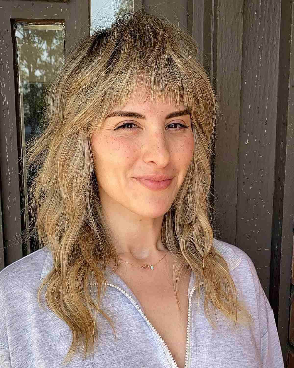 Disconnected Layers on Mid-Length Shaggy Hair with Bangs