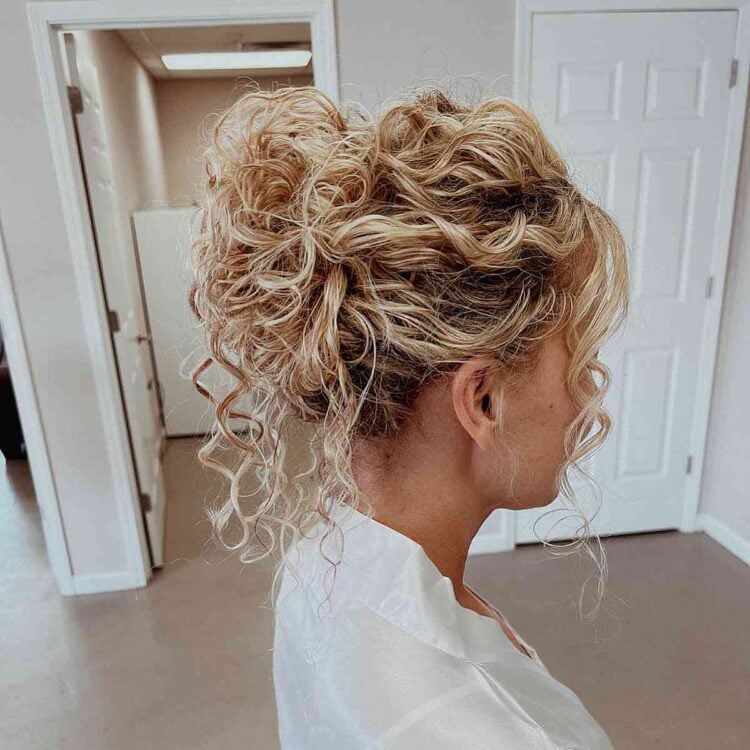 33 Super Easy Updos for Beginners to Try in 2024