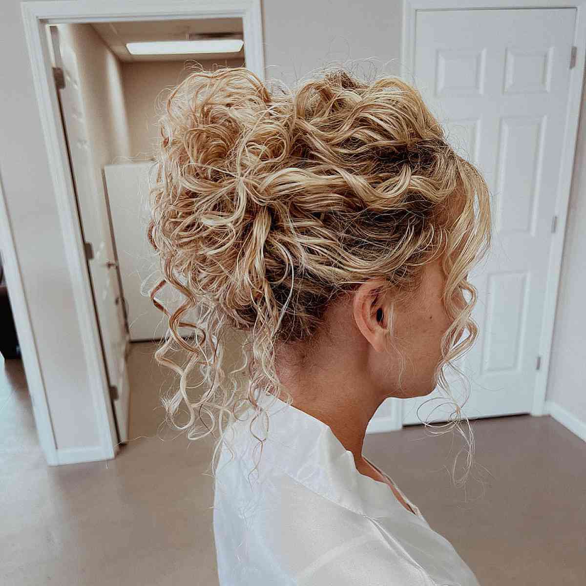 30 Super Easy Updos for Beginners to Try in 2023