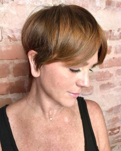 Edgy Razor Cut with caramel babylights hairstyle for women over 40