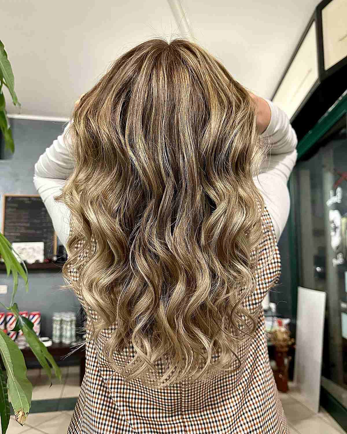 Effortless Brown Hair Color with Blonde Highlights