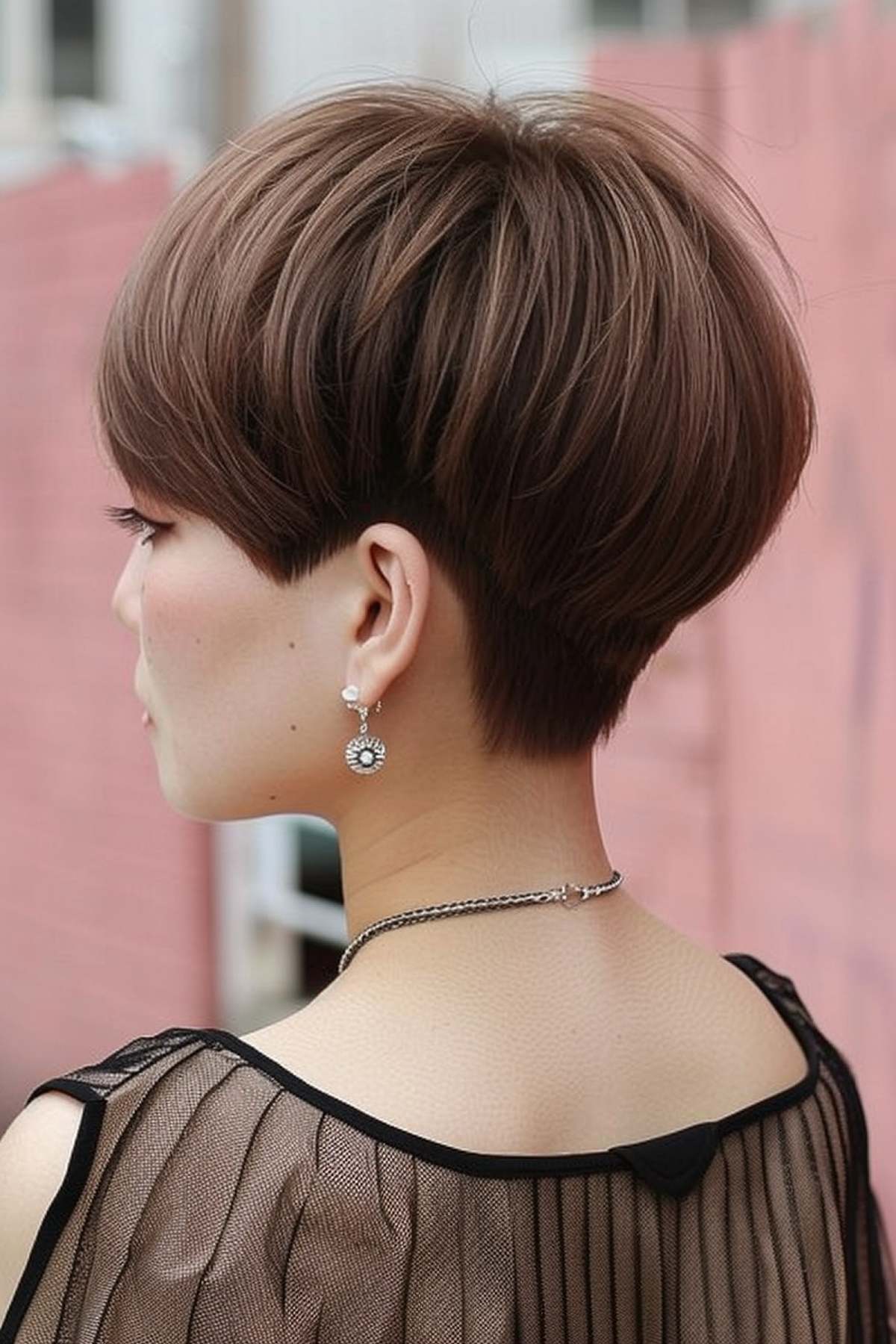 Short Rounded Wedge Bob with Highlights