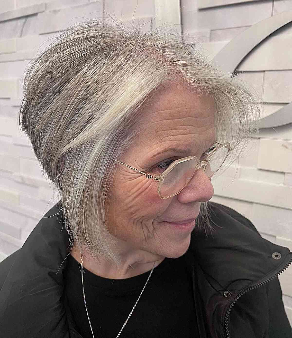 Face-Framing Short Chin-Length Bob for Fine Hair and 60-year-old Ladies