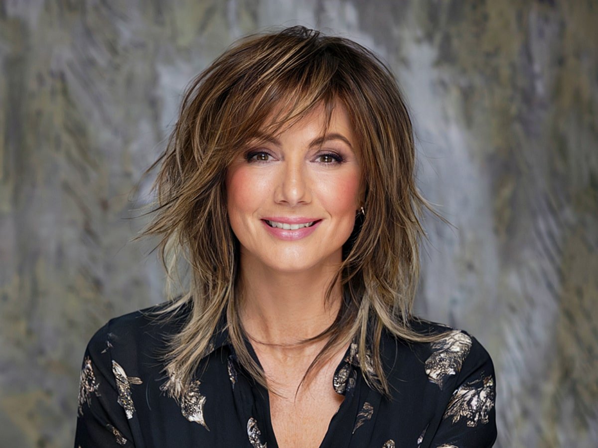 Flattering medium shag hairstyles for women over 40