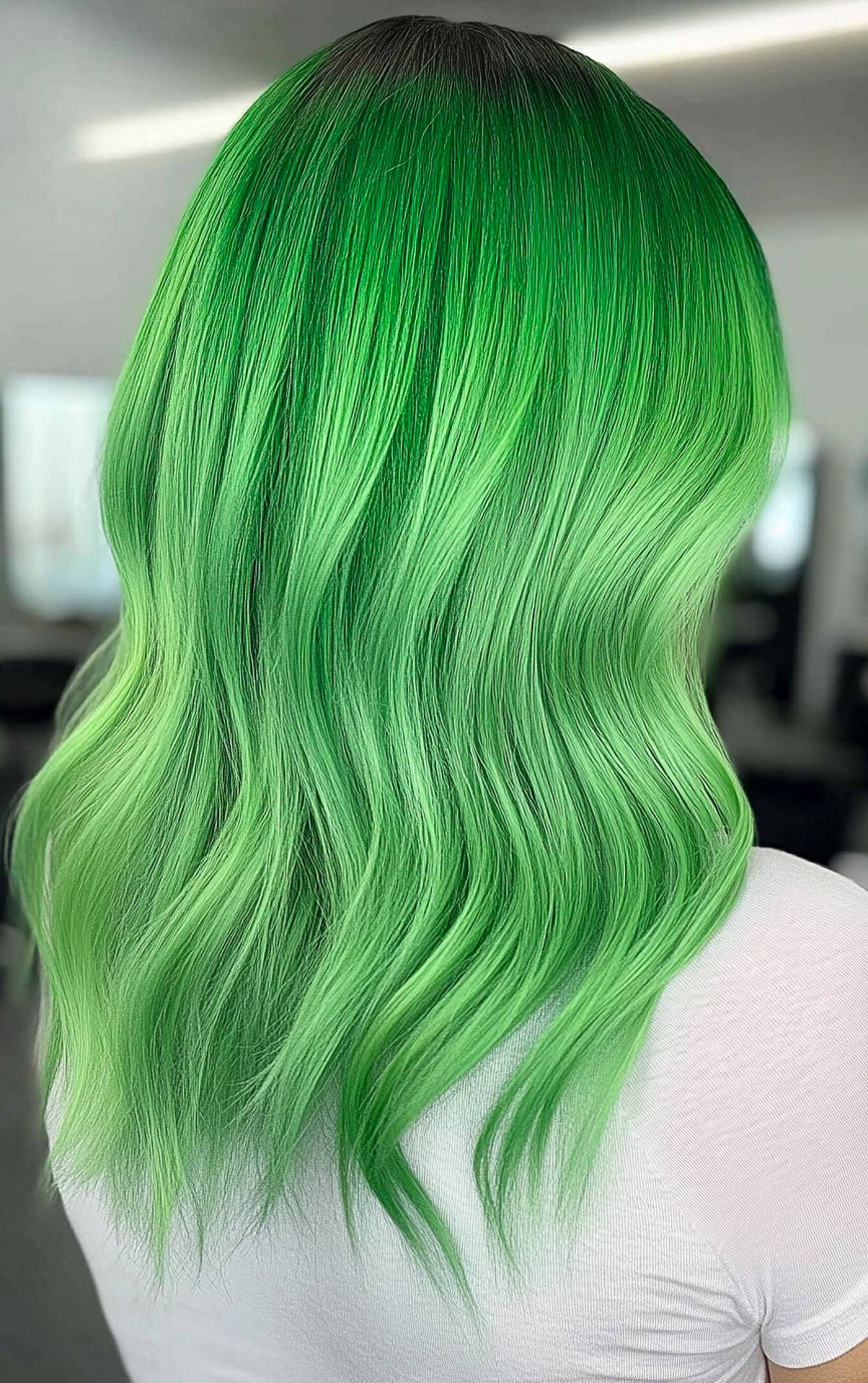 Vibrant green wavy hairstyle for a bold and fresh look