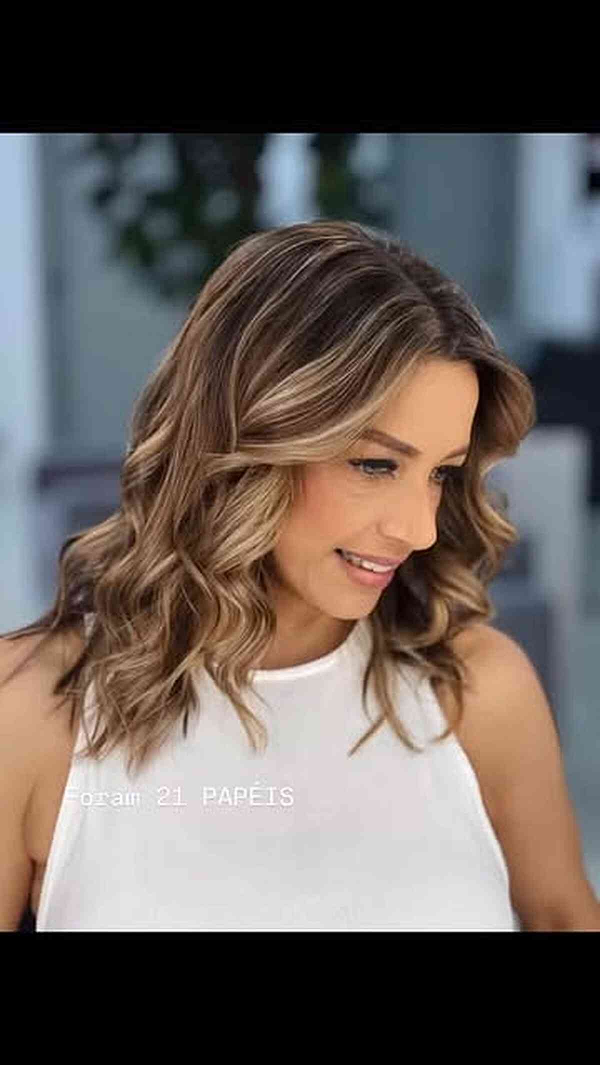 Soft Beachy Waves with Subtle Highlights
