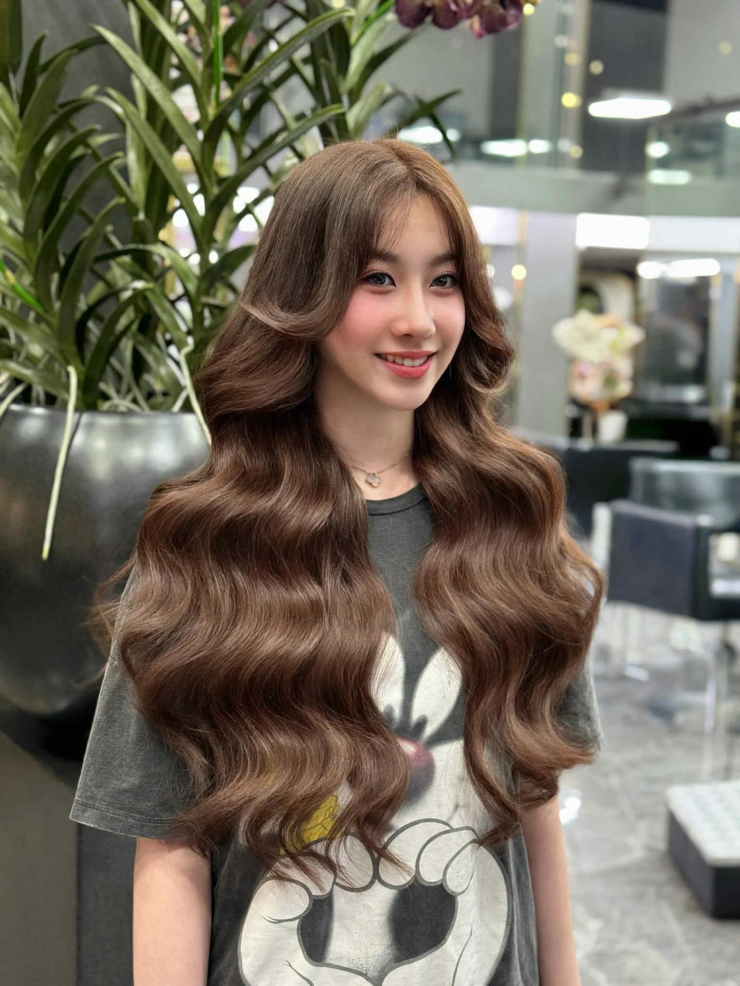 Long Soft Wavy Hair with Face-Framing Layers