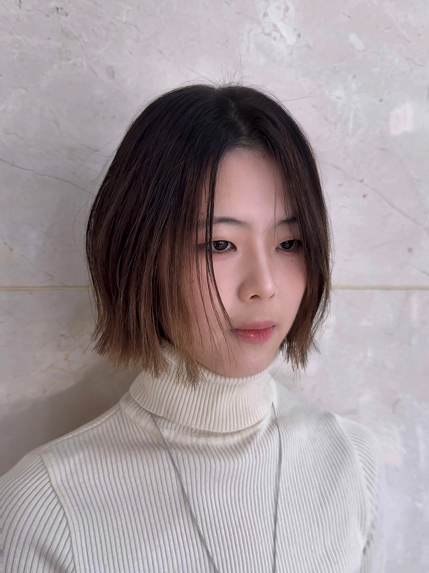 Effortless Textured Bob with Natural Highlights