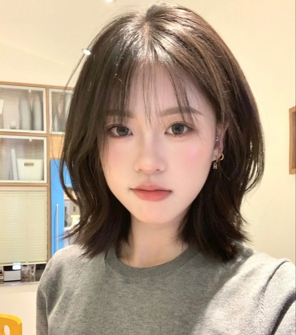 Softly Tapered Chestnut Bob with Subtle Face-Framing