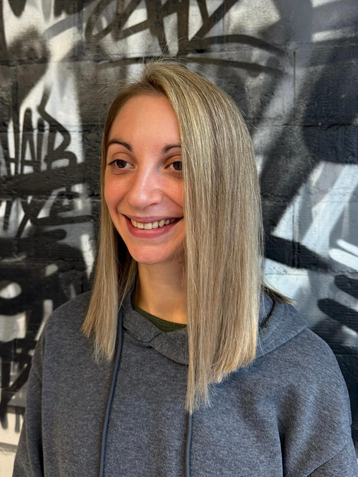 Elegant Light Blonde Layered Cut for Thin Hair