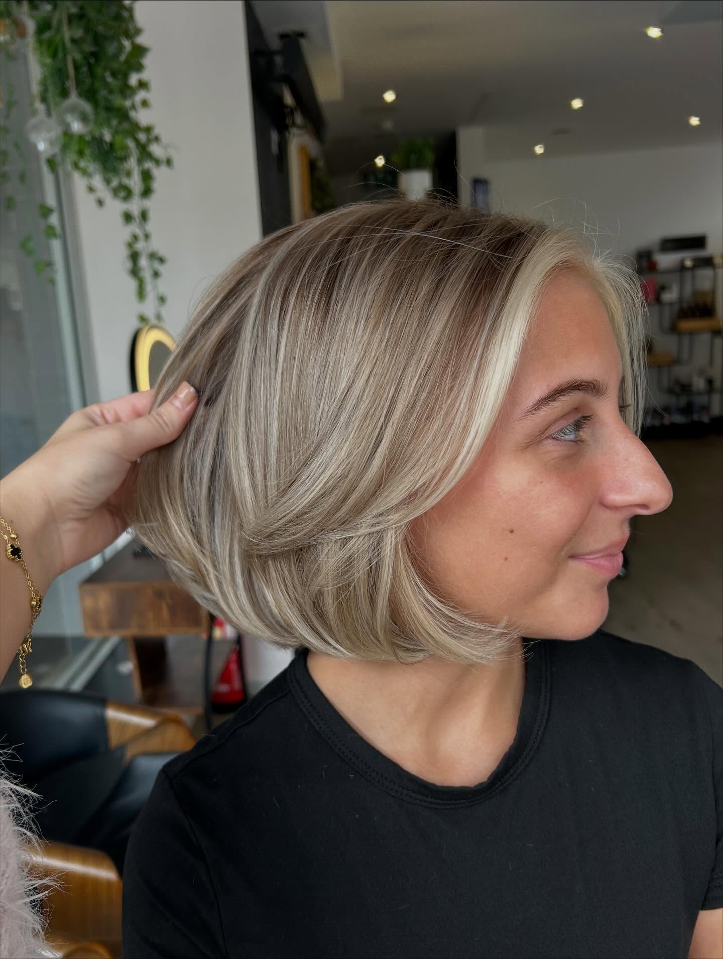 Silvery Blonde Graduated Bob with Soft Contouring