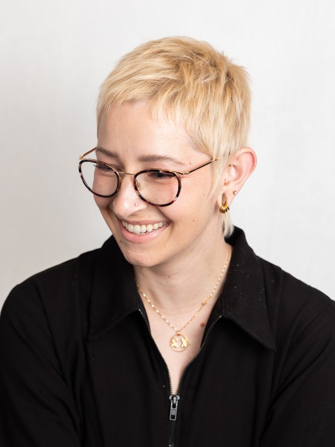 Soft Sandy-Blonde Pixie with Textured Layers