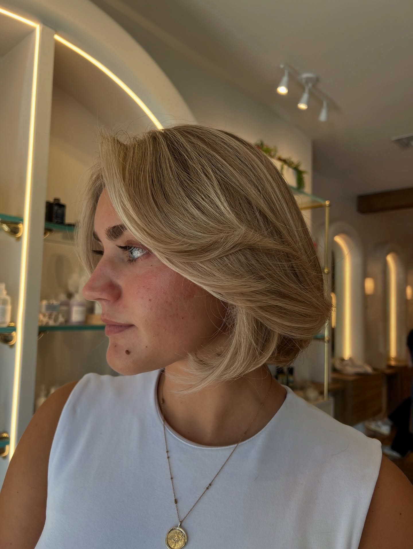 Sleek Vanilla Bob with Elegant Side Sweep