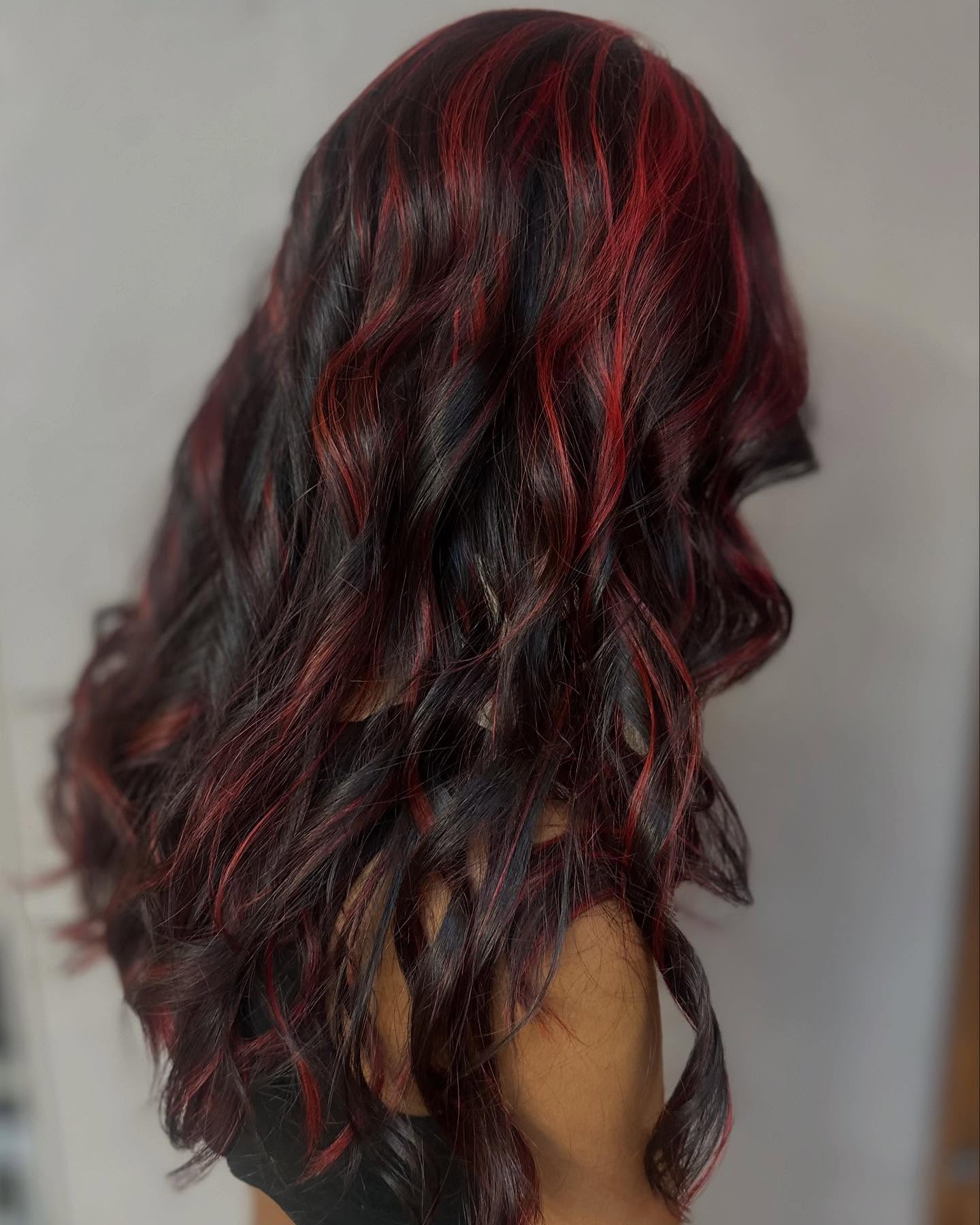 Dynamic Long Waves with Striking Red Highlights