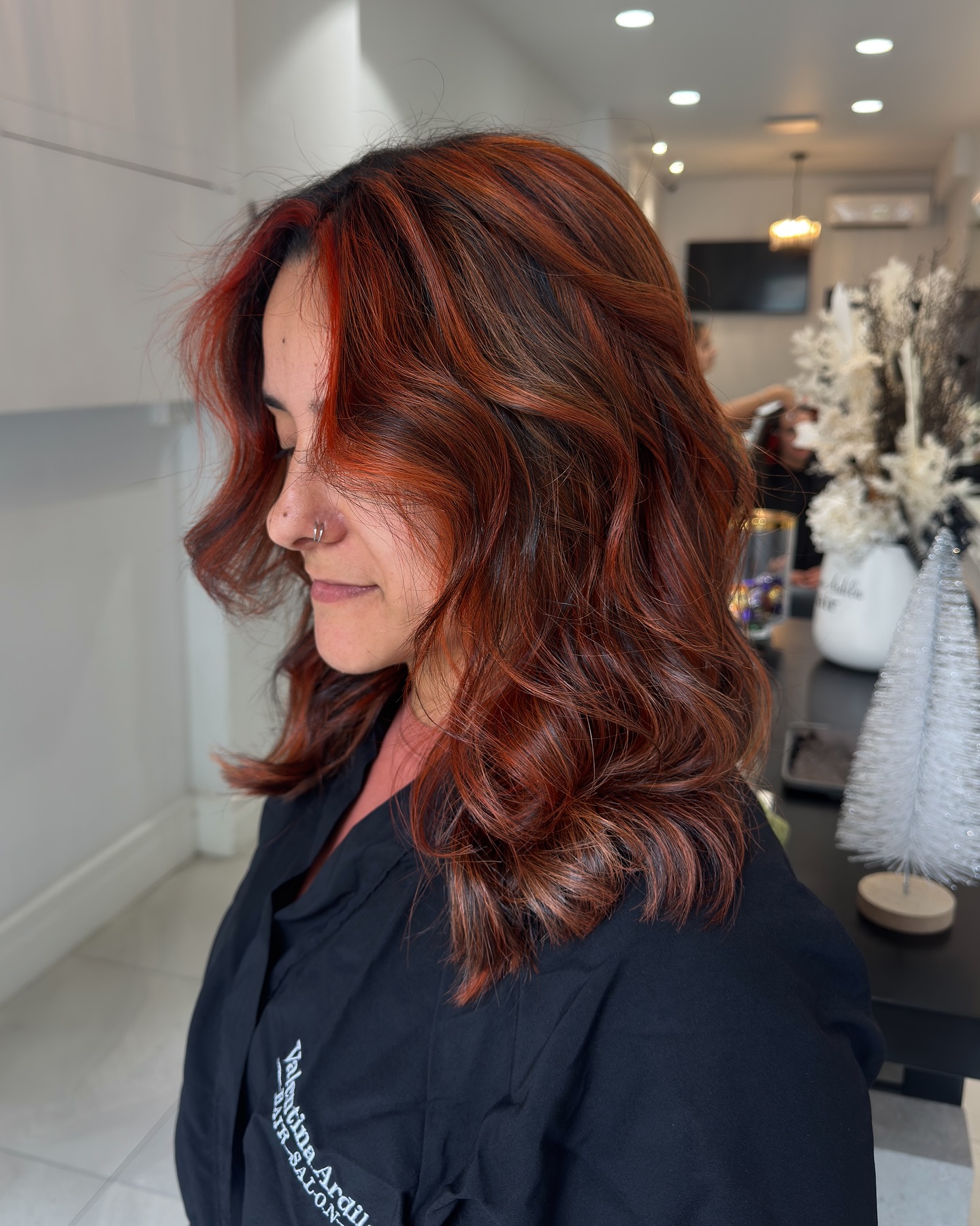 Radiant Copper-Infused Waves with Rich Brown Undertones