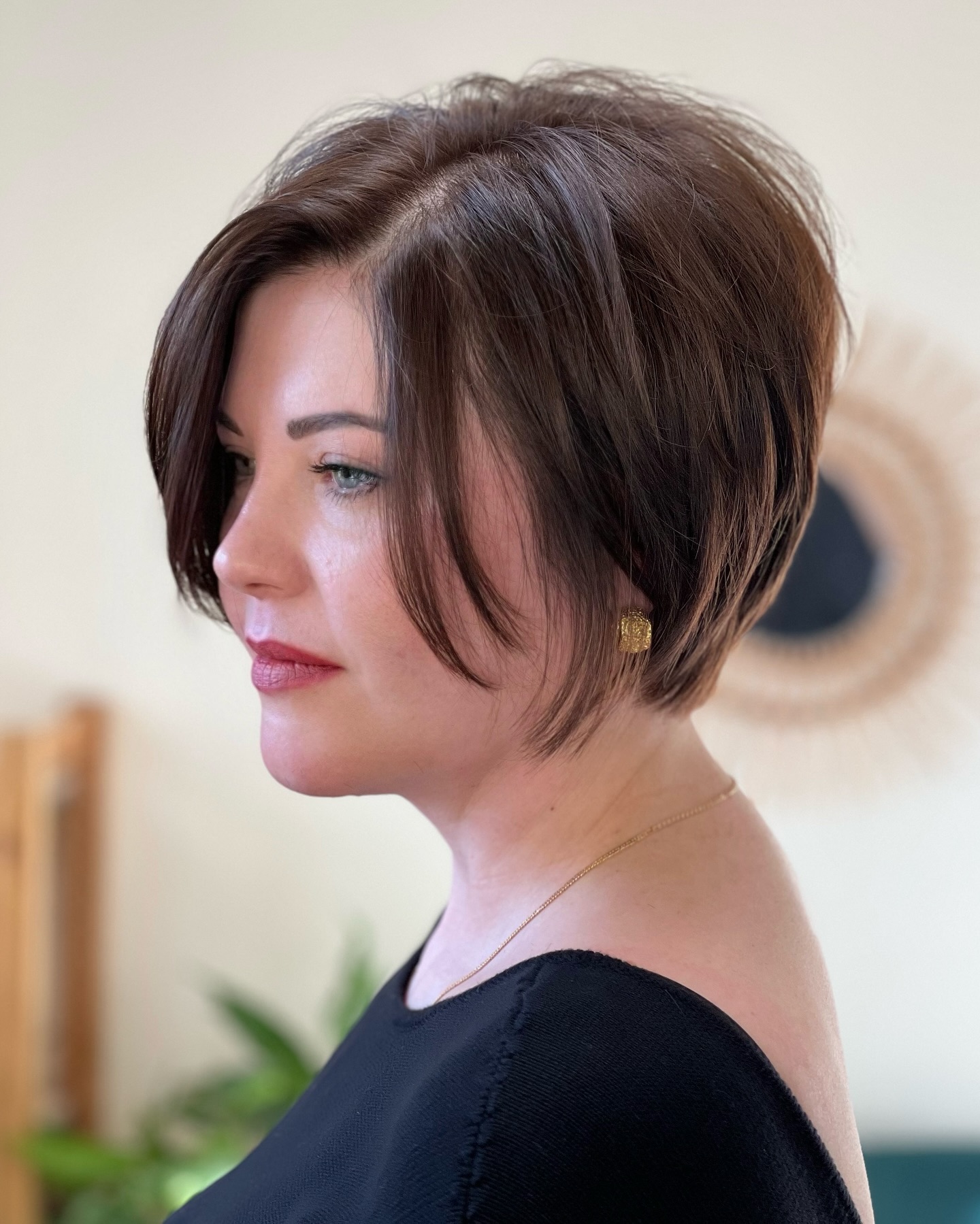 Sleek Chestnut Bob with Precision Cut Layers