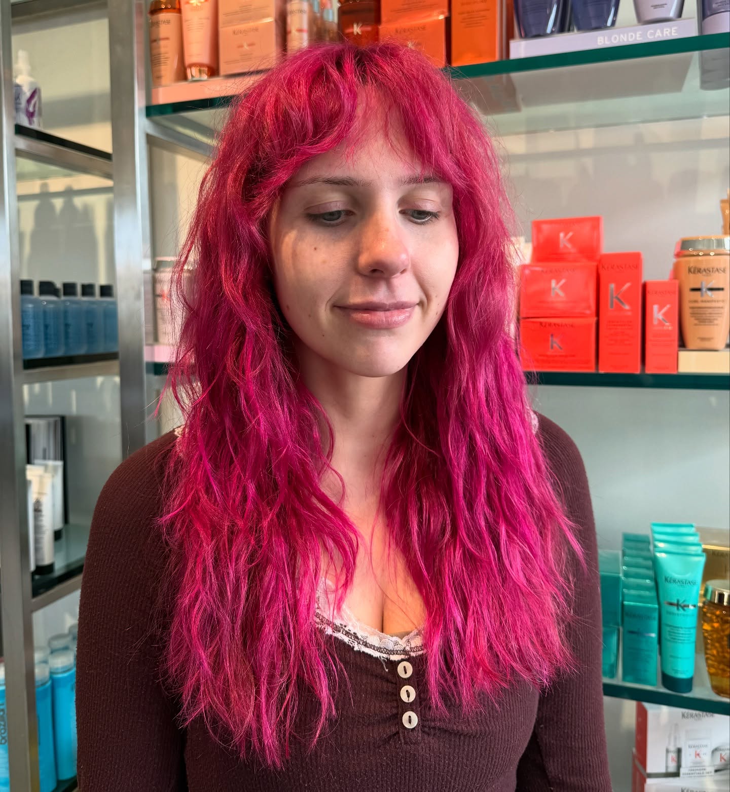 Vivid Magenta Textured Waves with Soft Fringe