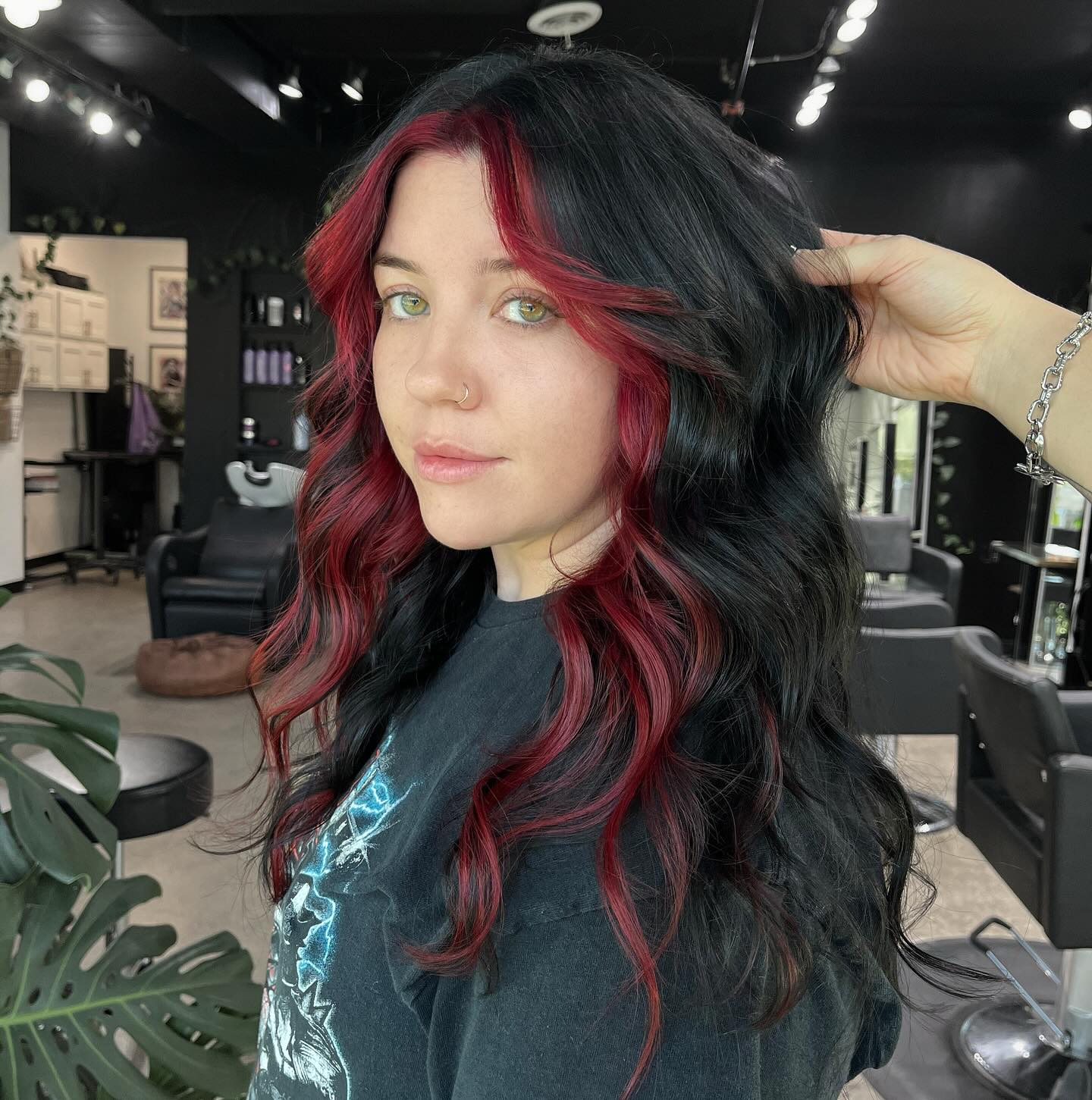 Black-to-Crimson Ombre Waves with Gentle Layering