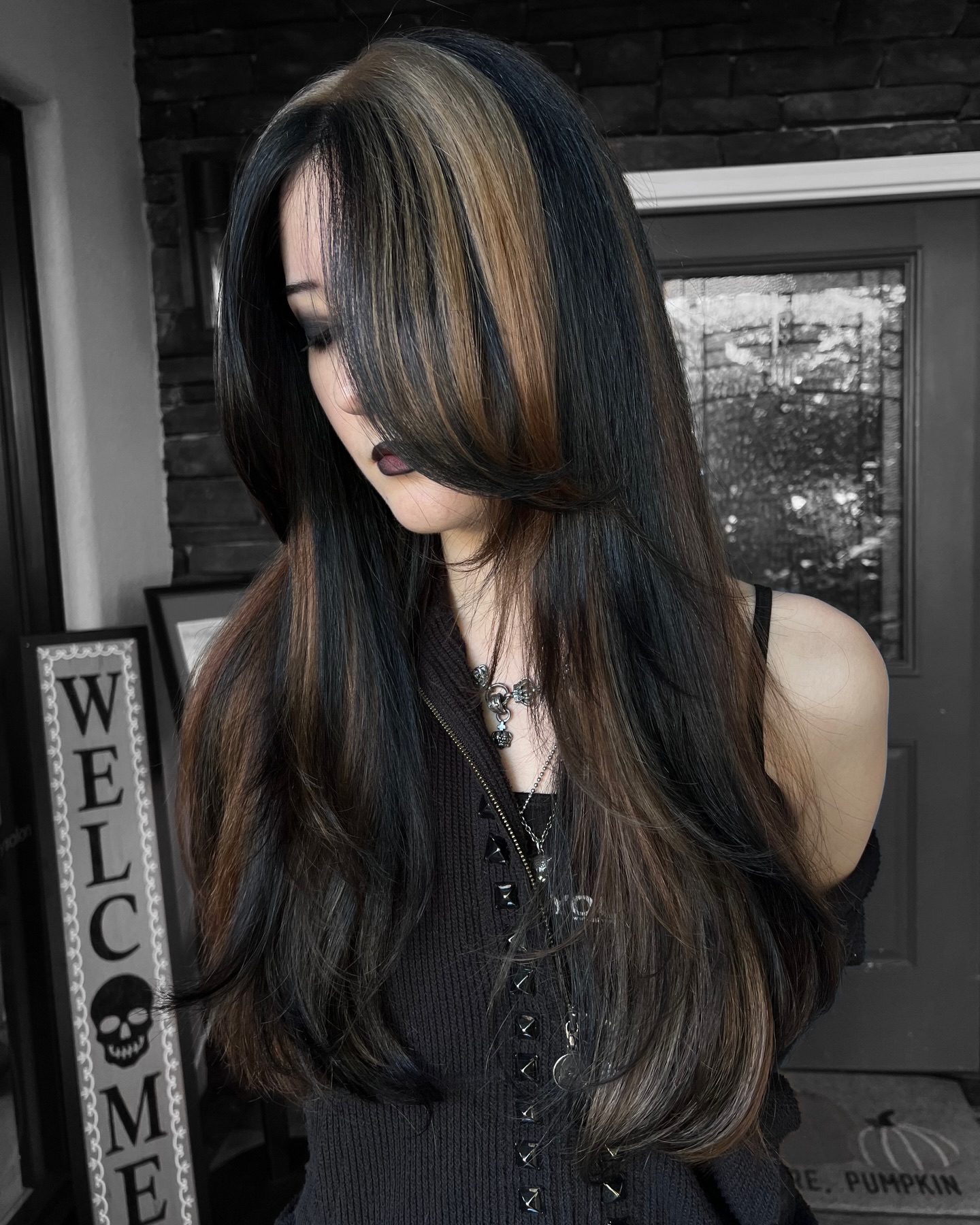 Dark Elegance with Caramel Kiss Streaks