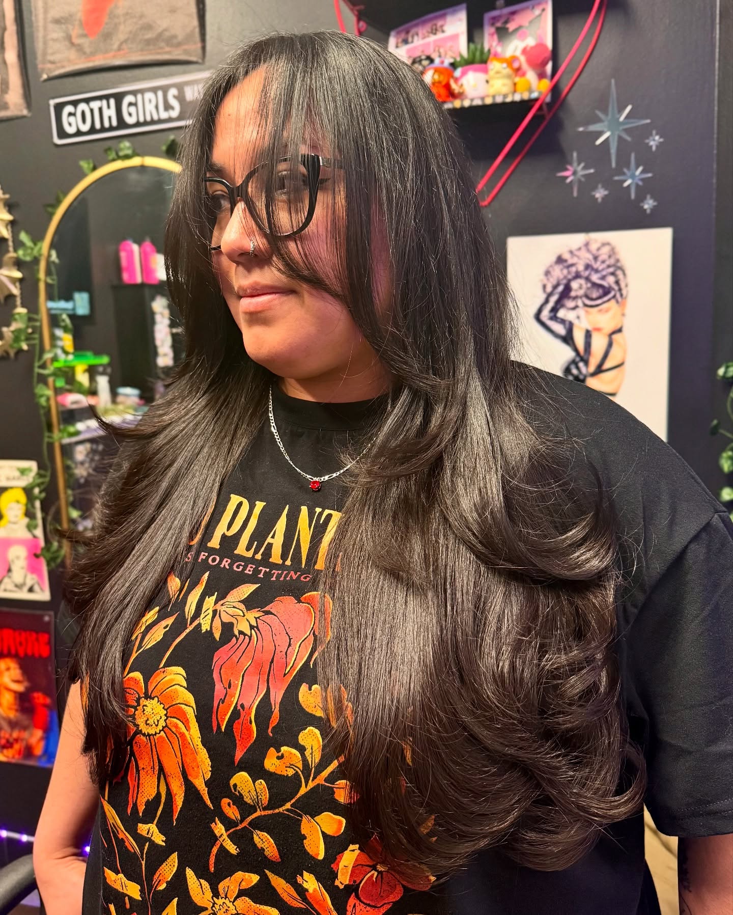 Glossy Jet-Black Layers with Soft Waves