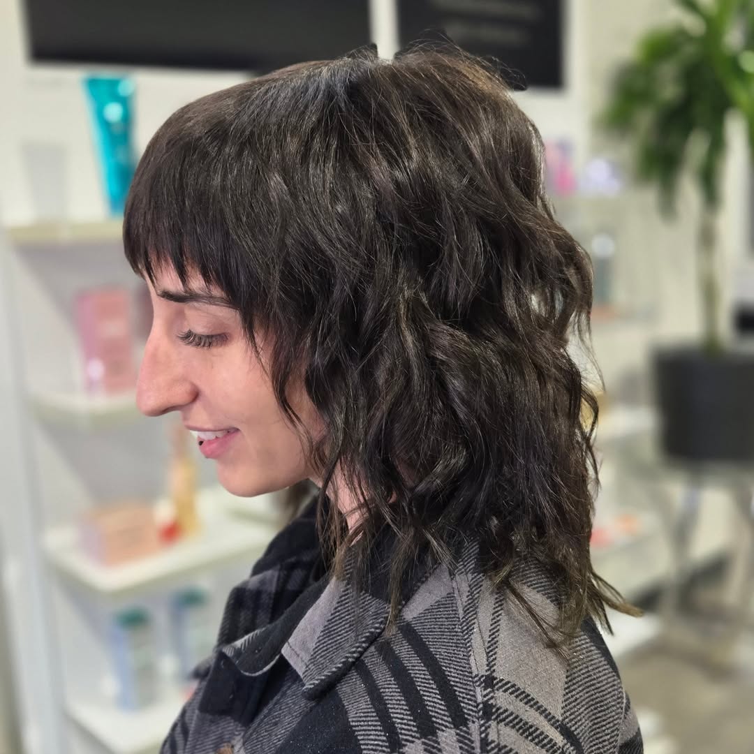 Chic Shaggy Waves with Fringed Bangs