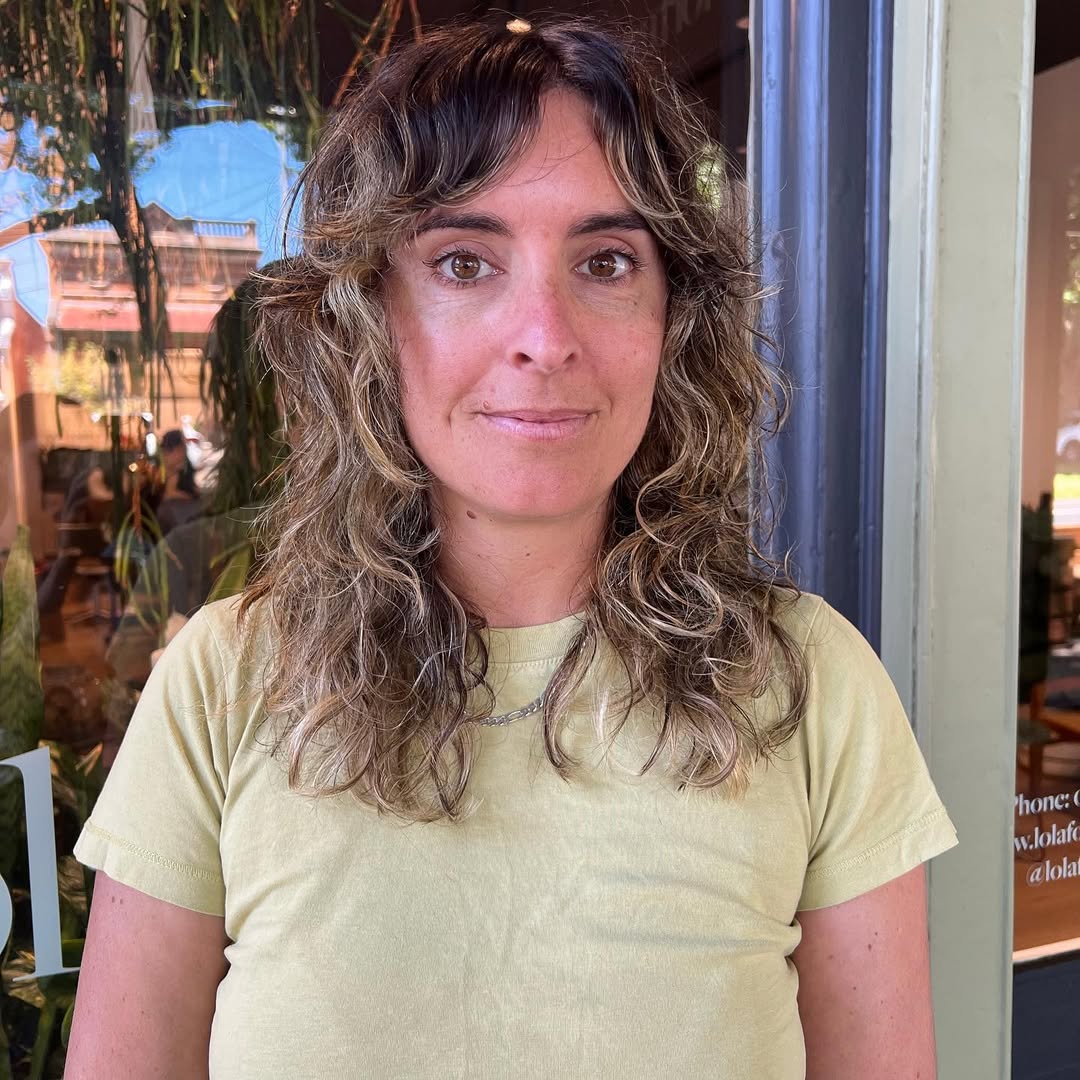 Natural Medium Waves with Subtle Highlights