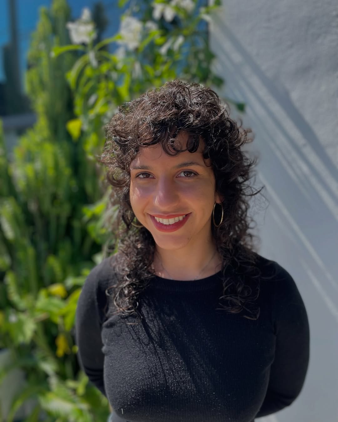 Bouncy Natural Curls with Luminous Depth