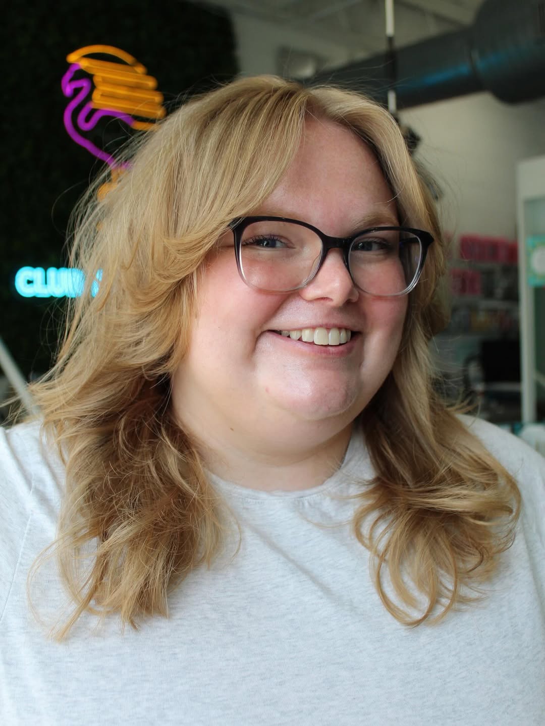 Effortless Light Blonde Cascade with Soft Waves