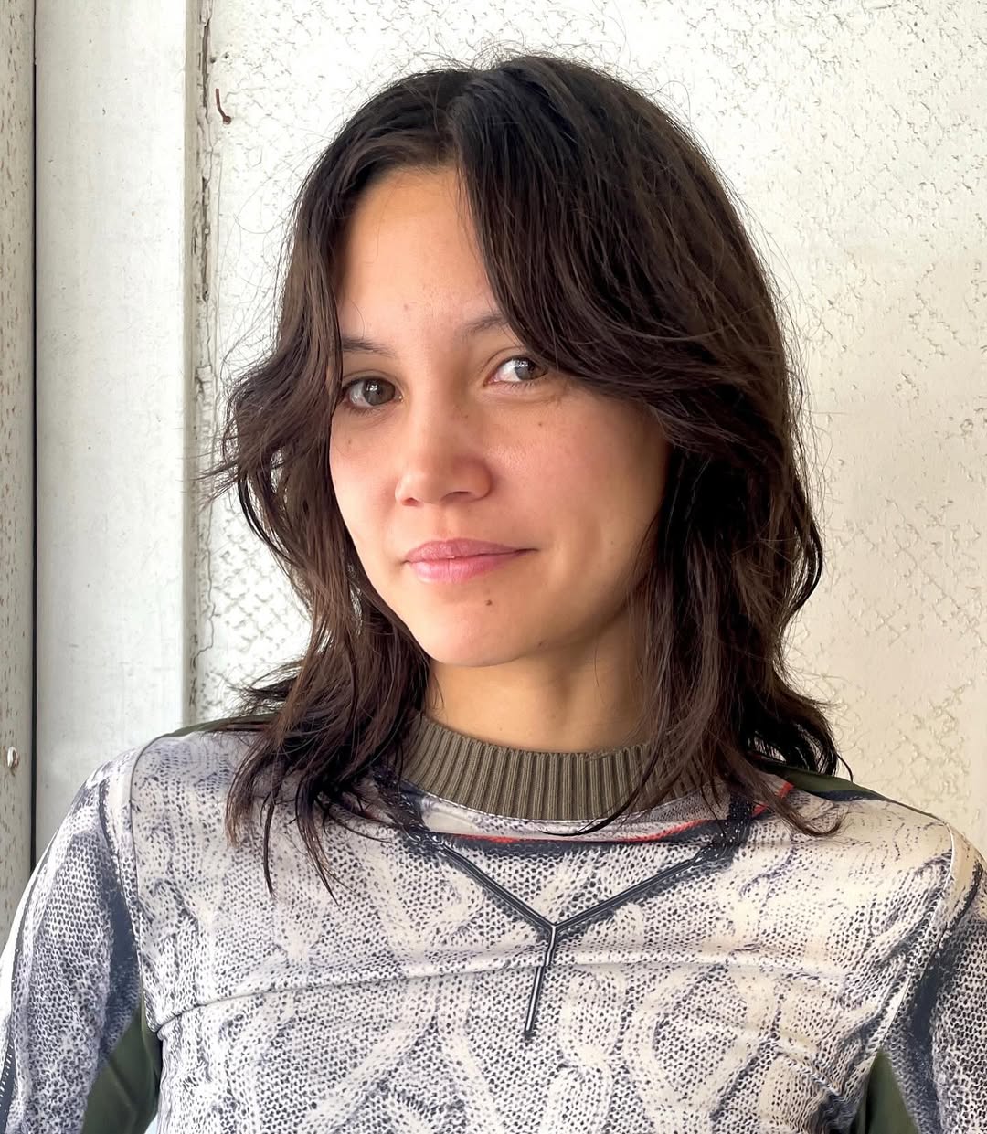 Soft Natural Brunette Waves with Subtle Highlights