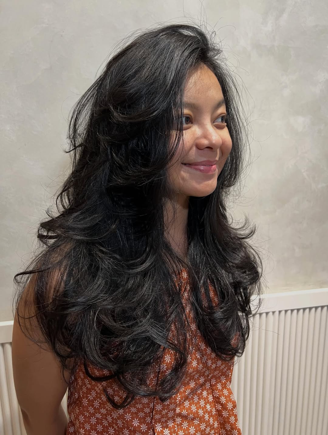 Flowing Dark Layers with Soft Waves
