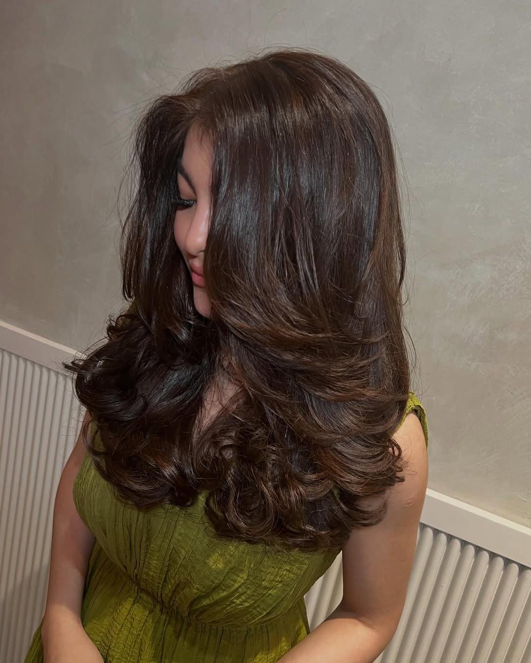 Luxurious Voluminous Dark Waves with Sleek Shine
