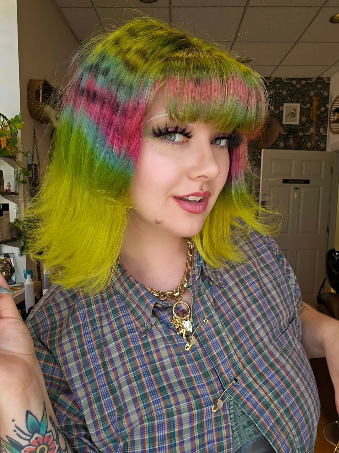 Neon Splash: Dynamic Watermelon and Citrus Shades with a Feathered Fringe