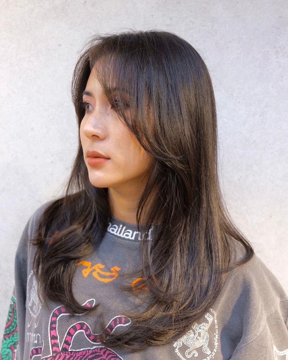 Rich Chestnut Layers with Natural Texture
