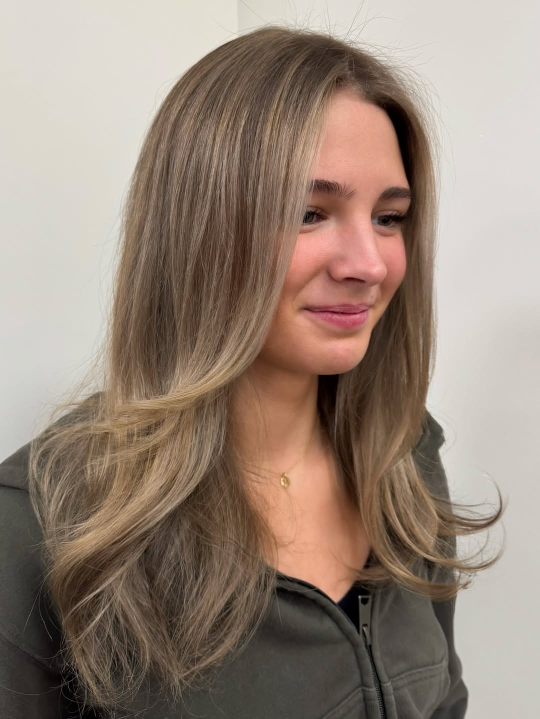 Dimensional Bronde Blend with Silken Straight Layers
