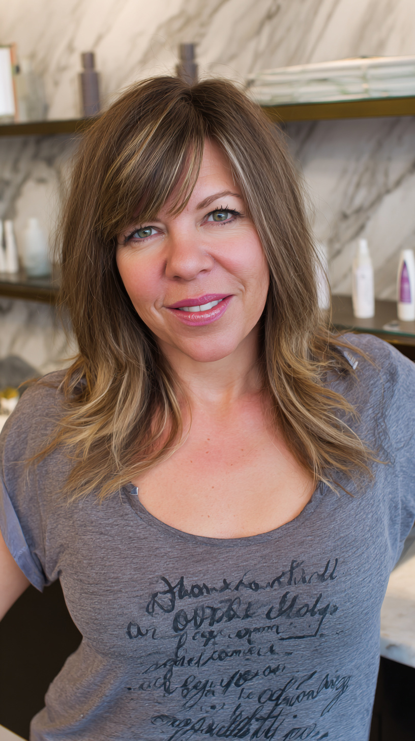 Chic Layered Medium-Length Cut with Soft Highlights