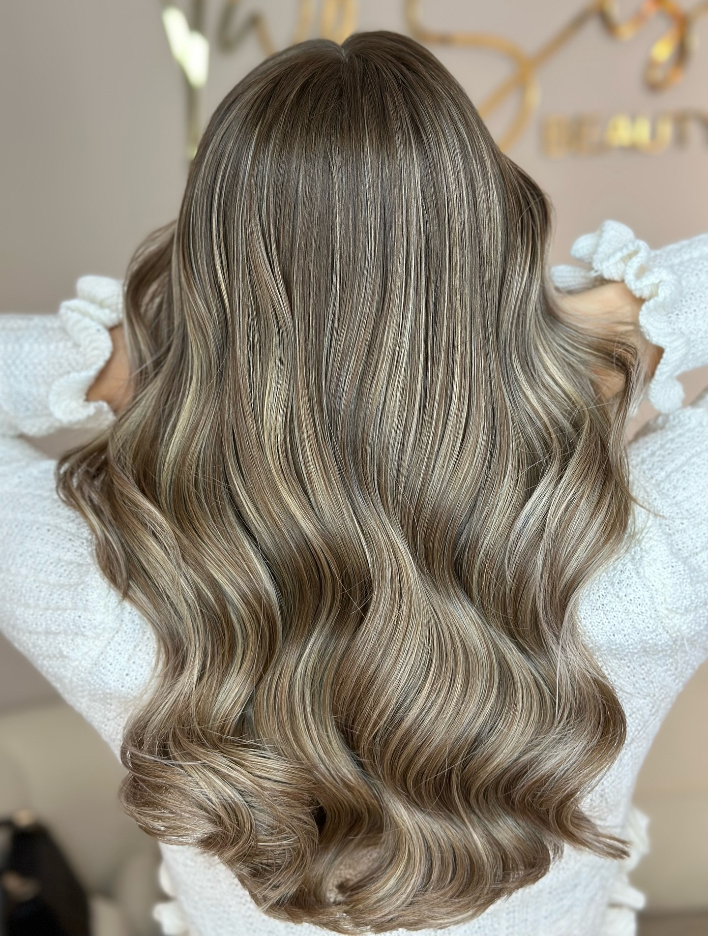 Glamorous Soft Beige Long Layers with Gentle Waves