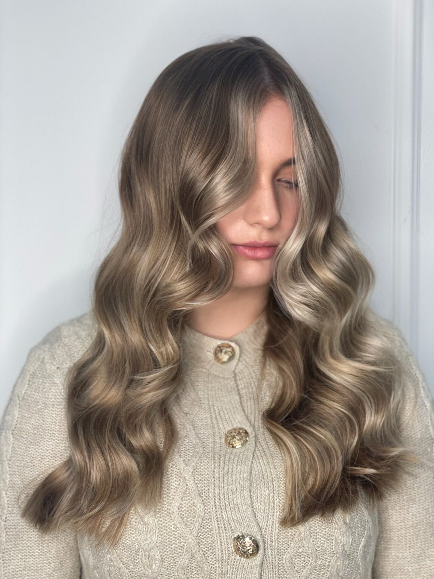 Radiant Soft Beige Cascading Waves