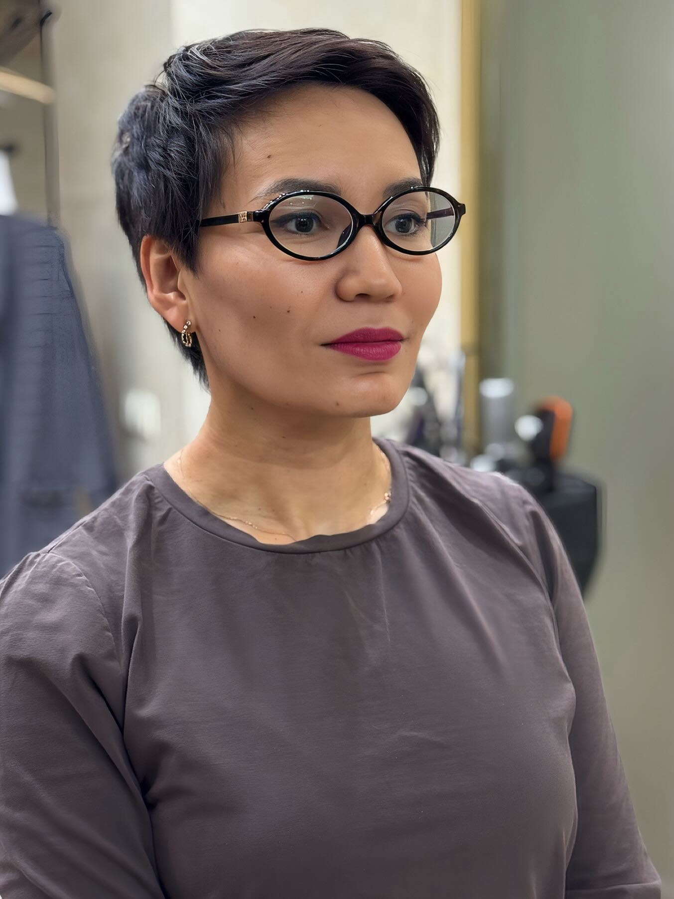 Chic Sculpted Feathered Pixie Cut