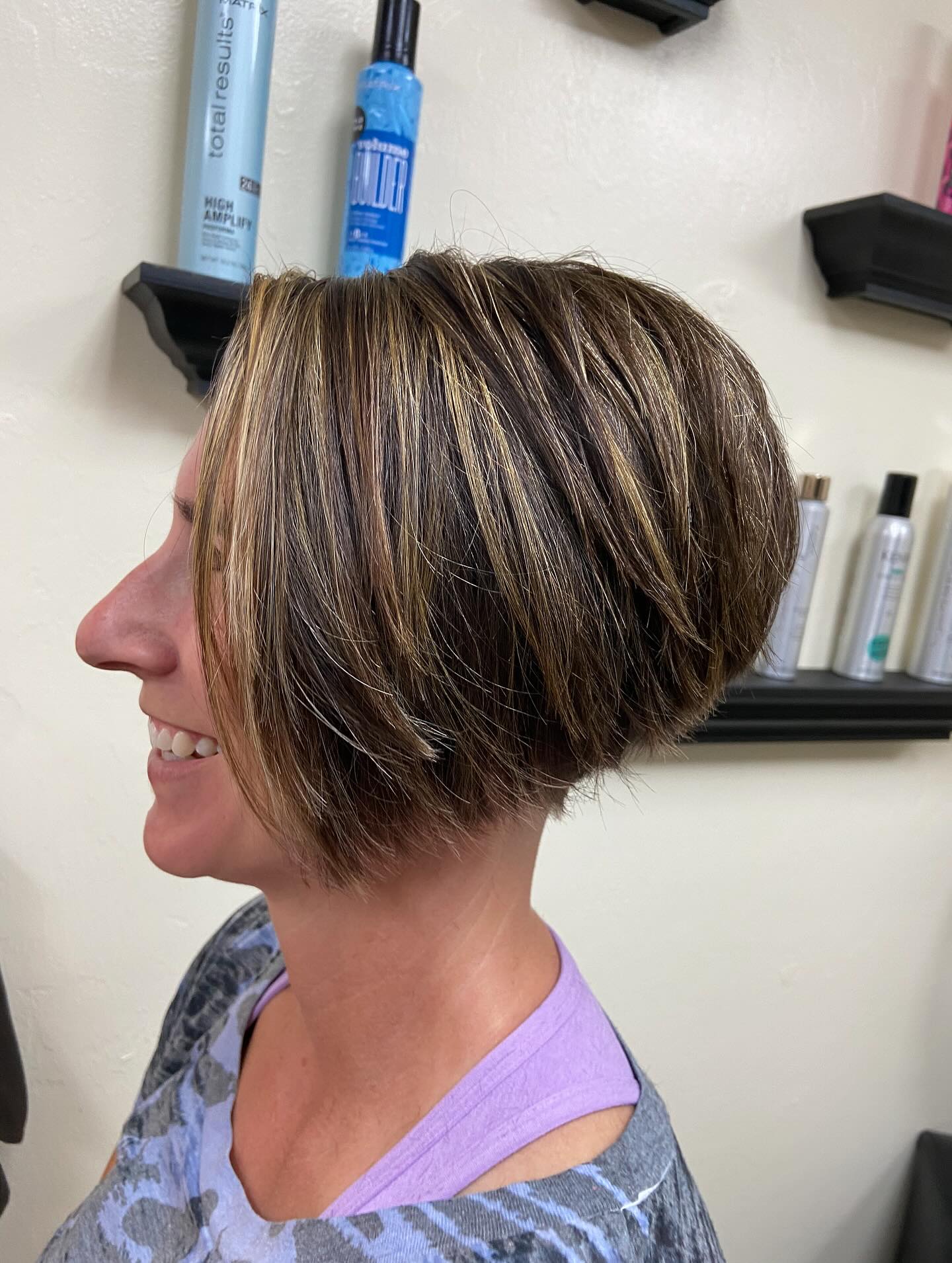 Dynamic High-Contrast Streaked Bob
