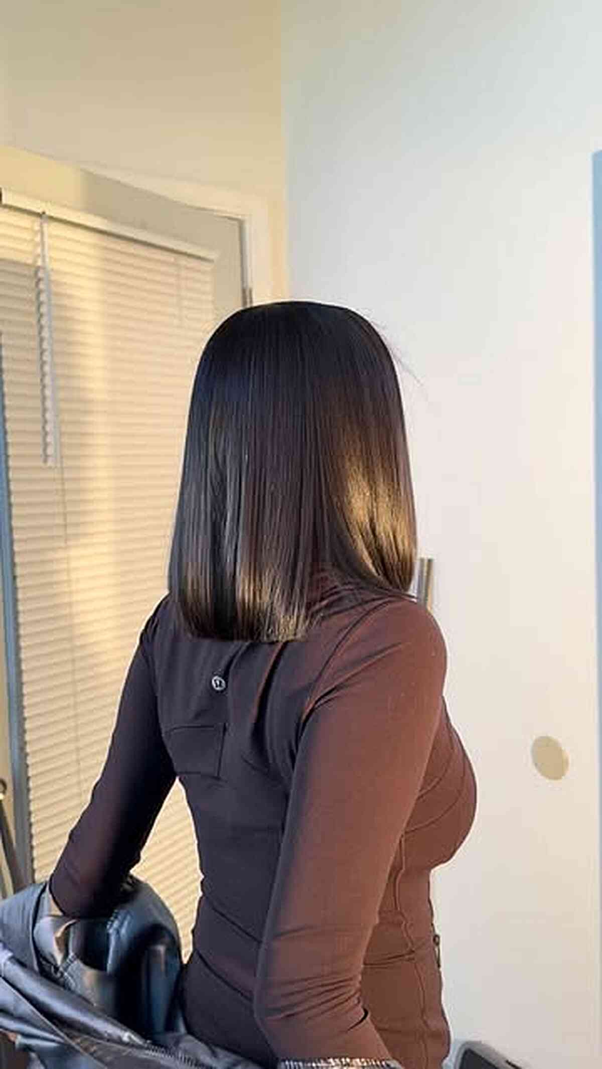 Sleek Shoulder-Length Glass Brunette Cut